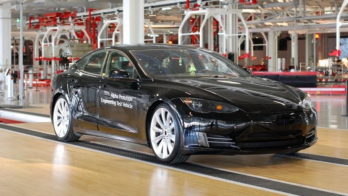 Tesla Model S v továrně v kalifornském Fremontu Tesla Model S v továrně v kalifornském Fremontu