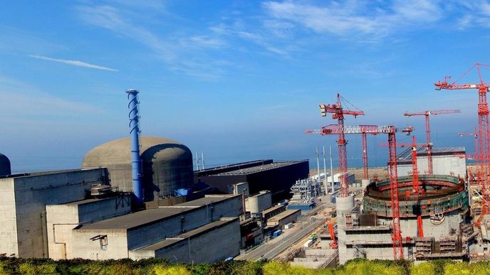 Francouzská jaderná elektrárna Flamanville. Bloky 3 a 4 mají být dokončeny v roce 2016 Francouzská jaderná elektrárna Flamanville. Bloky 3 a 4 mají být dokončeny v roce 2016