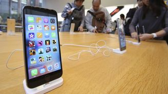 Američan žaluje Apple o 10 miliard dolarů. iPhone byl prý jeho nápad Američan žaluje Apple o 10 miliard dolarů. iPhone byl prý jeho nápad