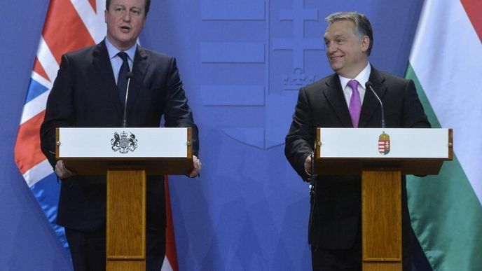 Maďarský premiér Viktor Orbán (vpravo) při společné tiskové konferenci s britským premiérem Davidem Cameronem Maďarský premiér Viktor Orbán (vpravo) při společné tiskové konferenci s britským premiérem Davidem Cameronem