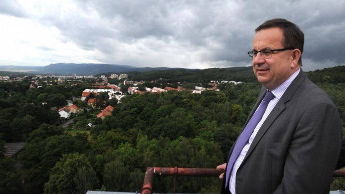 ministr průmyslu Jan Mládek na střeše litvínovského Koldomu. ministr průmyslu Jan Mládek na střeše litvínovského Koldomu.