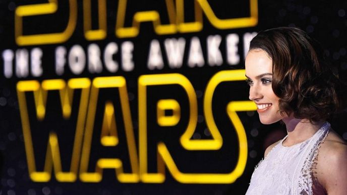 Na straně dobra. Hollywoodská premiéra snímku Síla se probouzí se nemohla obejít bez představitelky jedné z hlavních postav Daisy Ridleyové. Na straně dobra. Hollywoodská premiéra snímku Síla se probouzí se nemohla obejít bez představitelky jedné z hlavních postav Daisy Ridleyové.