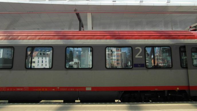 České dráhy koupí od rakouských drah (Österreichische Bundesbahnen ÖBB) starší vagony pro rychlíkové vlaky za téměř 267 milionů korun. České dráhy koupí od rakouských drah (Österreichische Bundesbahnen ÖBB) starší vagony pro rychlíkové vlaky za téměř 267 milionů korun.