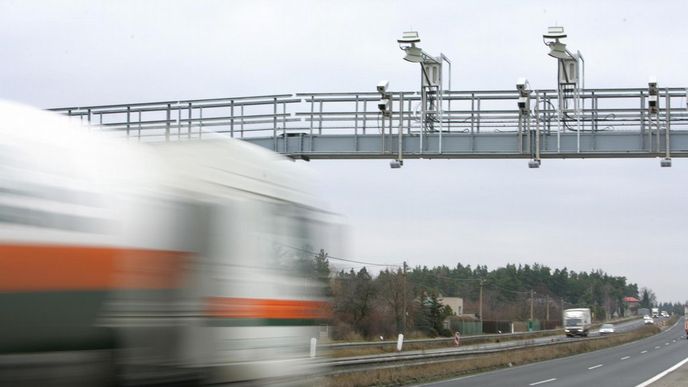Mýtná brána na dálnici u Řitky u Prahy. Mýtná brána na dálnici u Řitky u Prahy.