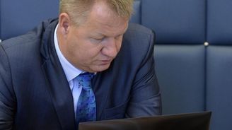 Adéla Čabanová: Nedostatek lékařů? Záleží, jaké si kdo klade otázky Adéla Čabanová: Nedostatek lékařů? Záleží, jaké si kdo klade otázky
