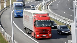 Mýtné podraží, dopravcům se přitíží i přes slíbené kompenzace Mýtné podraží, dopravcům se přitíží i přes slíbené kompenzace