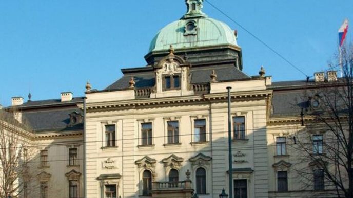 JAKO FIRMA? Aby se stát choval komerčně neboli vlastně zdravě a dravě, to je přání kdekoho JAKO FIRMA? Aby se stát choval komerčně neboli vlastně zdravě a dravě, to je přání kdekoho
