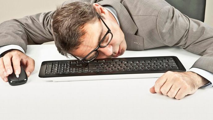 Ranní ptáčata. Šéfové, kteří sami chodí brzy do práce, mají
sklony lépe hodnotit podřízené s obdobnou docházkou. Ranní ptáčata. Šéfové, kteří sami chodí brzy do práce, mají
sklony lépe hodnotit podřízené s obdobnou docházkou.