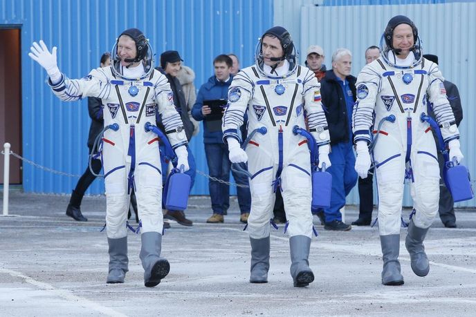 TIM PEAKE, JURIJ MALENČENKO, TIM KOPRA TIM PEAKE, JURIJ MALENČENKO, TIM KOPRA