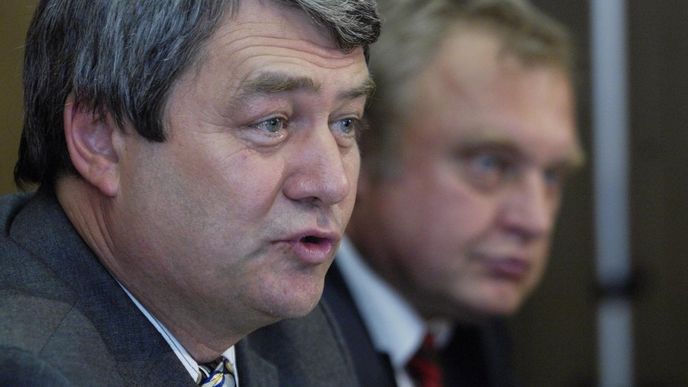 Předseda KSČM Vojtěch Filip, v pozadí Miloslav Ransdorf Předseda KSČM Vojtěch Filip, v pozadí Miloslav Ransdorf