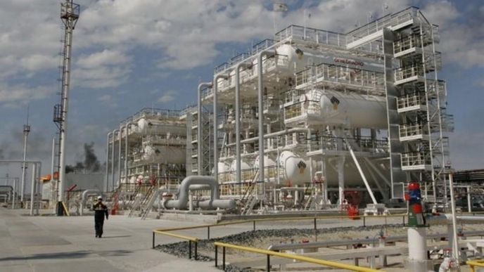 Ropné pole Juganskněftěgaz v Západní Sibiři, kde spolu těží Rosněfť a Exxon Mobil Ropné pole Juganskněftěgaz v Západní Sibiři, kde spolu těží Rosněfť a Exxon Mobil