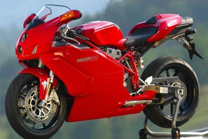 Hlavní plus Ducati: má skvělou image, je to silná značka. Hlavní plus Ducati: má skvělou image, je to silná značka.