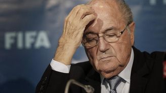 Blatter: UEFA manipulovala losování s pomocí chlazených míčků Blatter: UEFA manipulovala losování s pomocí chlazených míčků