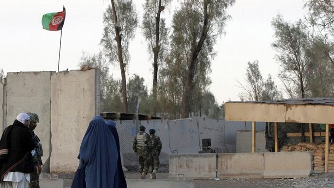 Bezpečnostní složky letiště v jihoafghánském Kandaháru během přestřelky s bojovníky Talibanu uzavřely Bezpečnostní složky letiště v jihoafghánském Kandaháru během přestřelky s bojovníky Talibanu uzavřely
