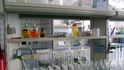 V laboratoři kontrolují pravidelně složení odpadních vod, odpadní vody do čistírny posílá například plzeňský pivovar V laboratoři kontrolují pravidelně složení odpadních vod, odpadní vody do čistírny posílá například plzeňský pivovar