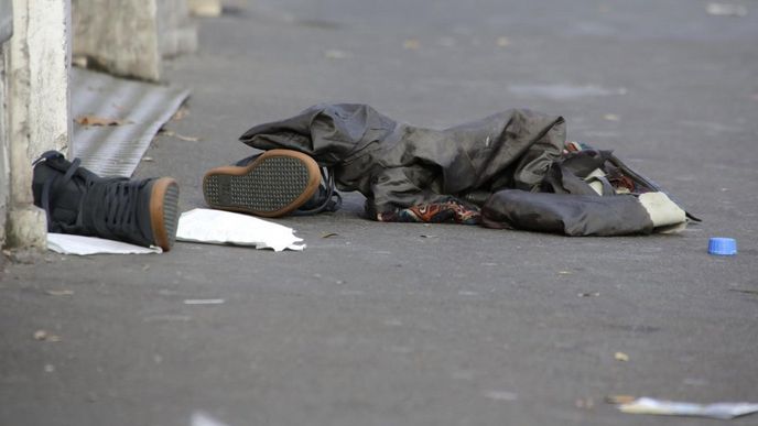 Ráno po teroristickém útoku před koncertní síní Bataclan Ráno po teroristickém útoku před koncertní síní Bataclan