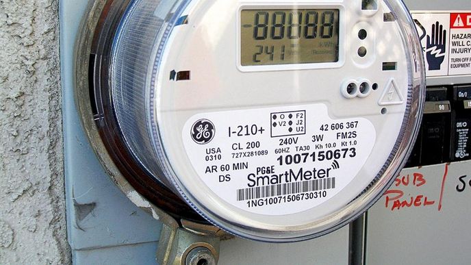 Evropa je chce. Chytré elektroměry by měly podle
Evropské komise usnadnit přechod k chytrým sítím.
Experti ale tvrdí, že jejich instalace je až to poslední. Snímek pochází ze Spojených států Evropa je chce. Chytré elektroměry by měly podle
Evropské komise usnadnit přechod k chytrým sítím.
Experti ale tvrdí, že jejich instalace je až to poslední. Snímek pochází ze Spojených států