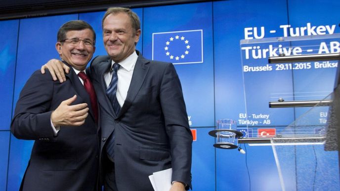 Turecký premiér Ahmet Davutoglu a předseda Evropské rady Donald Tusk Turecký premiér Ahmet Davutoglu a předseda Evropské rady Donald Tusk