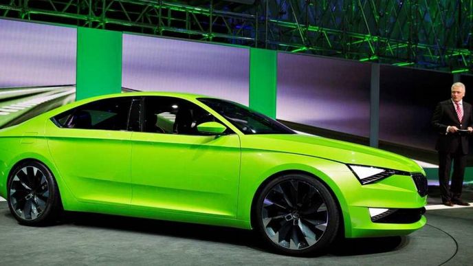 Předseda představenstva společnosti Škoda Auto Winfried Vahland představil designovou studii Škoda Vision C 3. března v Ženevě v předvečer zahájení ženevského autosalonu. Předseda představenstva společnosti Škoda Auto Winfried Vahland představil designovou studii Škoda Vision C 3. března v Ženevě v předvečer zahájení ženevského autosalonu.