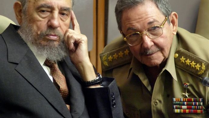 Raúl a Fidel Castro Raúl a Fidel Castro