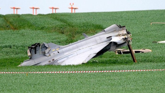 Trosky maďarského gripenu na letišti v Čáslavi Trosky maďarského gripenu na letišti v Čáslavi