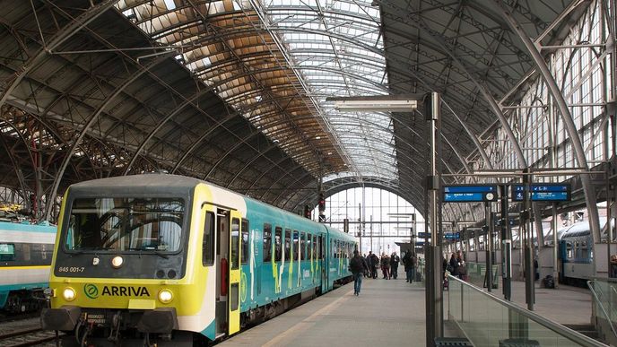 Vlak společnosti Arriva na pražském hlavním nádraží Vlak společnosti Arriva na pražském hlavním nádraží