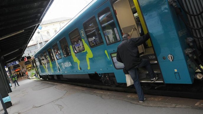 Arriva spouští linku z pražského Masarykova nádraží do Kralup nad Vltavou Arriva spouští linku z pražského Masarykova nádraží do Kralup nad Vltavou
