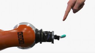 Roboti získávají nervový systém. Vědci je učí cítit bolest a včas reagovat Roboti získávají nervový systém. Vědci je učí cítit bolest a včas reagovat