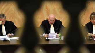 ÚS uložil komunistům pokutu 100 tisíc, nepřišli na jednání ÚS uložil komunistům pokutu 100 tisíc, nepřišli na jednání