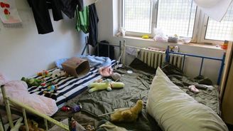 Podívejte se: Uprchlické děti žijí v Bělé-Jezové hůře než vězni Podívejte se: Uprchlické děti žijí v Bělé-Jezové hůře než vězni