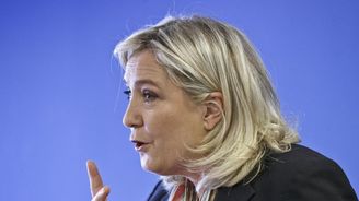 Le Penová: Vyhlásila bych referendum o odchodu Francie z EU Le Penová: Vyhlásila bych referendum o odchodu Francie z EU