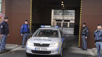 ÚOOZ zasahuje mezi policisty, zatkl protikorupčního detektiva ÚOOZ zasahuje mezi policisty, zatkl protikorupčního detektiva