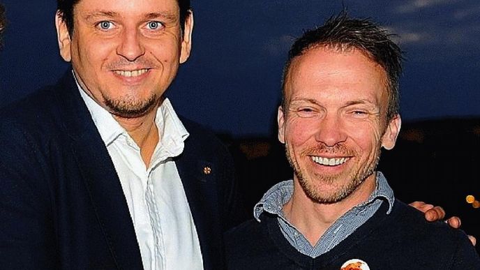 Střídání na pozici marketingového ředitele v Kofole: Jiří Vlasák (vlevo) odchází do Polska, na jeho místo postoupil Karel Hrbek Střídání na pozici marketingového ředitele v Kofole: Jiří Vlasák (vlevo) odchází do Polska, na jeho místo postoupil Karel Hrbek