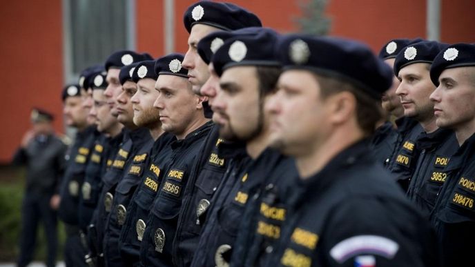 Policisté před cestou do Maďarska Policisté před cestou do Maďarska