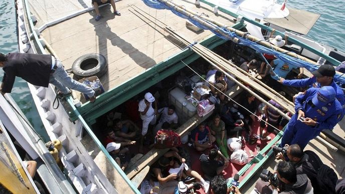 Migranti zadržení při plavbě do Austrálie Migranti zadržení při plavbě do Austrálie