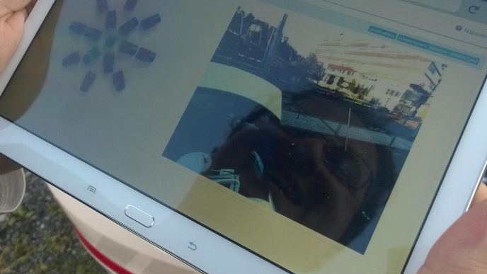 Ovládací webová aplikace v tabletu. Ovládací webová aplikace v tabletu.