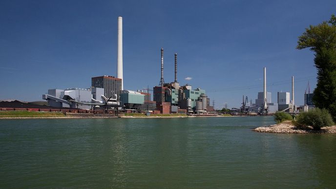 Uhelná elektrárna v Mannheimu v Německu Uhelná elektrárna v Mannheimu v Německu