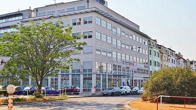 Do kvarteta. Budova Vyšehrad Garden je již čtvrtým
kancelářským centrem, které si Cimex v byznysové
lokalitě Prahy 4 pořídil Do kvarteta. Budova Vyšehrad Garden je již čtvrtým
kancelářským centrem, které si Cimex v byznysové
lokalitě Prahy 4 pořídil