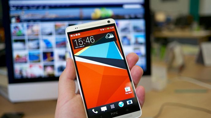HTC One Max (ilustrační foto) HTC One Max (ilustrační foto)