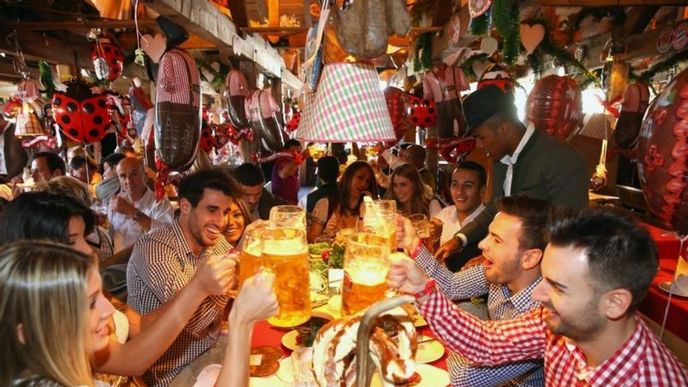 Oktoberfest 2015 přilákal méně návštěvníků, než několik předcházejících ročníků Oktoberfest 2015 přilákal méně návštěvníků, než několik předcházejících ročníků
