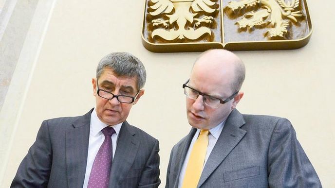 Ministr financí Andrej Babiš (vlevo) a premiér Bohuslav Sobotka Ministr financí Andrej Babiš (vlevo) a premiér Bohuslav Sobotka
