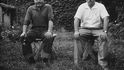 Známá fotografie Jiřího Trnky (vpravo) s Janem Werichem Známá fotografie Jiřího Trnky (vpravo) s Janem Werichem