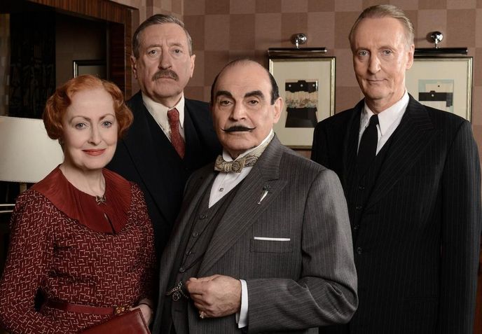 Hercule Poirot se svými společníky Hercule Poirot se svými společníky