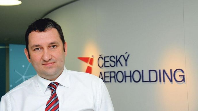 Zachránit, co se dá. Generální ředitel Českého aeroholdingu Miroslav Dvořák poprvé přiznal, že jedním z důvodů vzniku aeroholdingu byla záchrana výdělečných činností ČSA pro případ, že by pravidelná letecká doprava zkrachovala Zachránit, co se dá. Generální ředitel Českého aeroholdingu Miroslav Dvořák poprvé přiznal, že jedním z důvodů vzniku aeroholdingu byla záchrana výdělečných činností ČSA pro případ, že by pravidelná letecká doprava zkrachovala