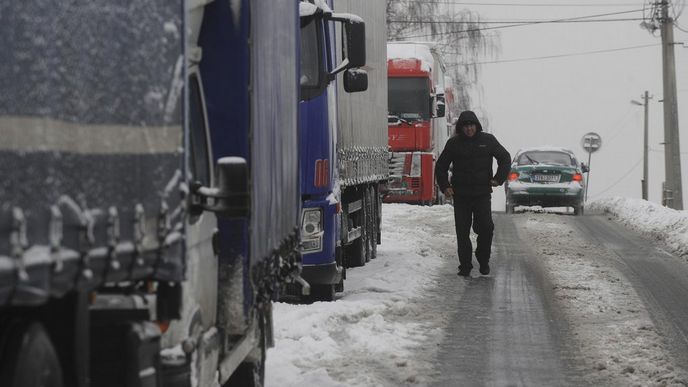 Tající sníh způsobil řadu problémů Tající sníh způsobil řadu problémů