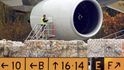 Následovala prohlídka všech obřích Airbusů, které používají motory od britské firmy. Několik jich muselo být vyměněno či opraveno a Rolls-Royce kvůli tomu předloni vykázal výrazný pokles zisku. Následovala prohlídka všech obřích Airbusů, které používají motory od britské firmy. Několik jich muselo být vyměněno či opraveno a Rolls-Royce kvůli tomu předloni vykázal výrazný pokles zisku.