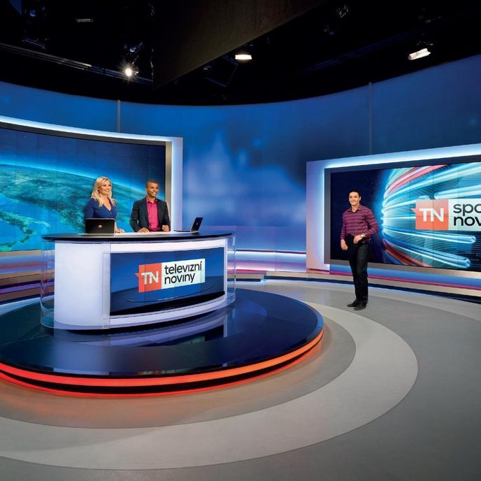 ZŮSTÁVÁME S VÁMI: Studio televize Nova se mění stále dokola, Lucka a Rey zůstávají... ZŮSTÁVÁME S VÁMI: Studio televize Nova se mění stále dokola, Lucka a Rey zůstávají...