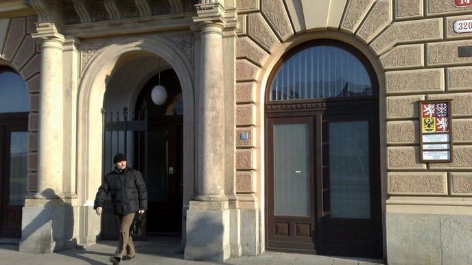 Akreditační komise prodloužila akreditaci plzeňské právnické fakultě na jeden rok Akreditační komise prodloužila akreditaci plzeňské právnické fakultě na jeden rok