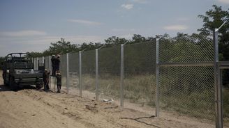Budapešť zvažuje nasazení armády ke zvládnutí přílivu uprchlíků Budapešť zvažuje nasazení armády ke zvládnutí přílivu uprchlíků