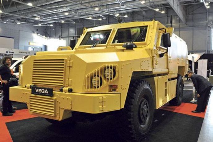 Přeloučská firma SVOS představila kolový obrněný transportér Vega pro posádku a 12 vojáků. Vůz vážící 19 tun prý
projede téměř všude a oproti konkurenci má být i levnější. Přeloučská firma SVOS představila kolový obrněný transportér Vega pro posádku a 12 vojáků. Vůz vážící 19 tun prý
projede téměř všude a oproti konkurenci má být i levnější.